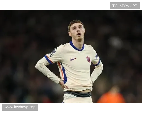 英格兰新十号帕尔默状态低迷六次射门无一中目标全场表现令人失望
